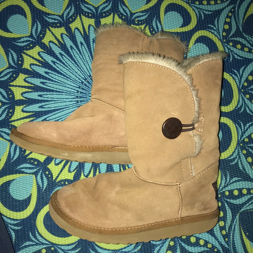 UGG Bailey Button tan boots